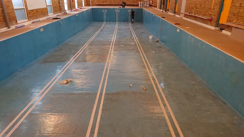 Hertford Pool Masking the lines
